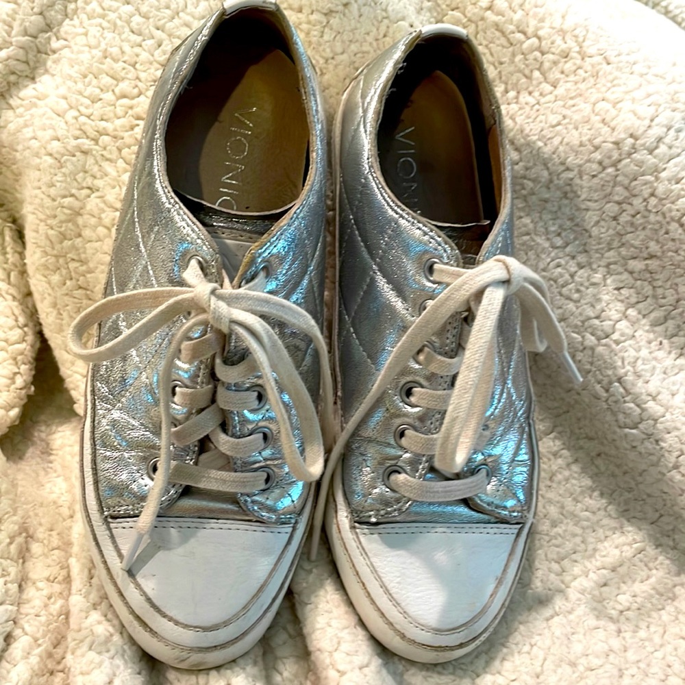 Vionic sneakers